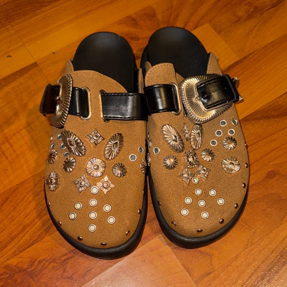 Studded Tan Women's Clogs